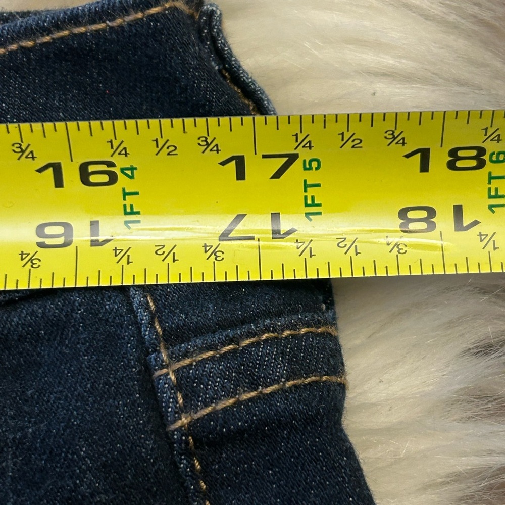 NWT LEVI’S Mid-Length Dark Wash Jean Shorts - Picture 13 of 14